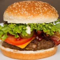 Zaterdag 1 juni: broodje hamburger!